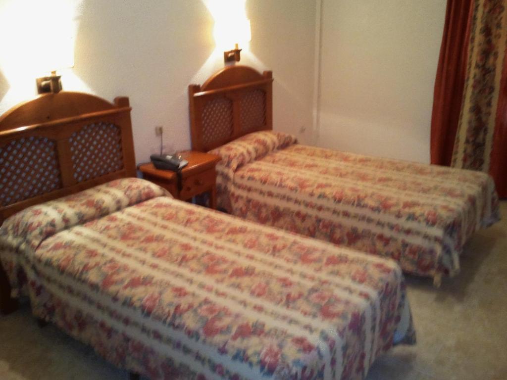 Hotel Castillo De Montemayor Ruang foto