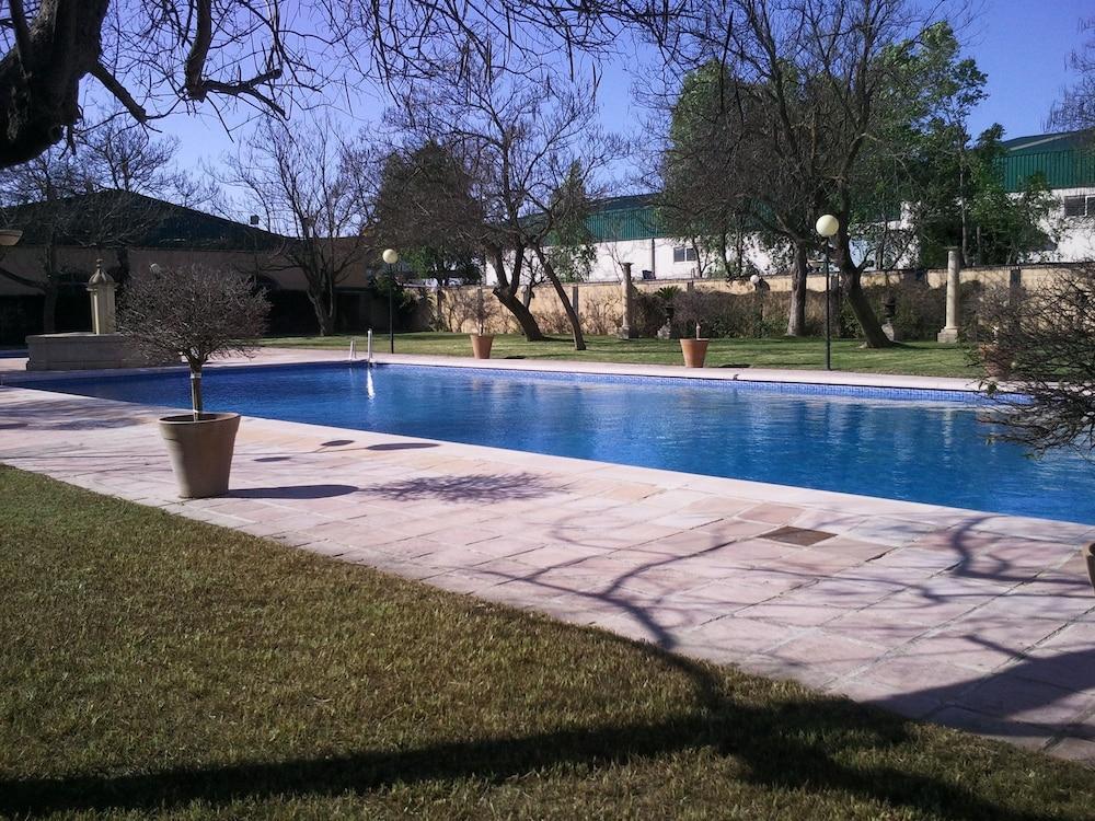 Hotel Castillo De Montemayor Bagian luar foto